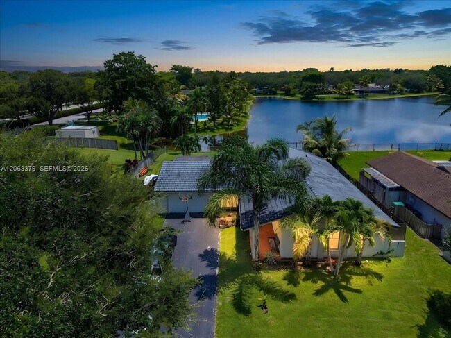 Building Photo - 4201 W Sailboat Dr