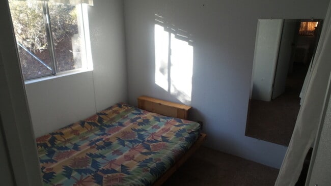 Building Photo - Nice Location