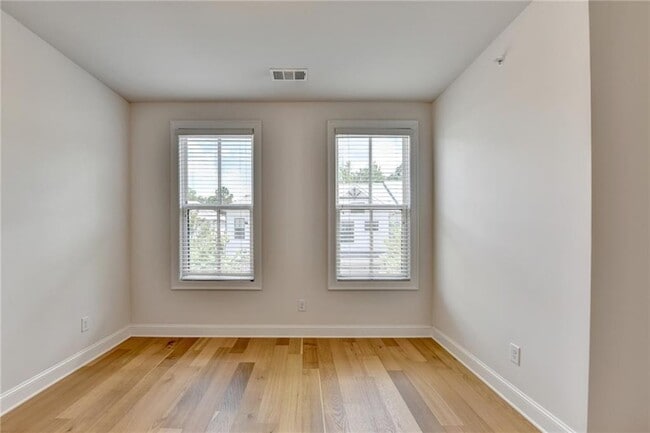Building Photo - 341 Bailey Walk