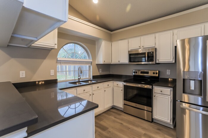 Building Photo - 5513 Maurie Dr