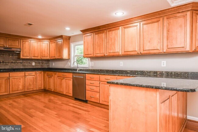 Building Photo - 9627 Locust Hill Dr