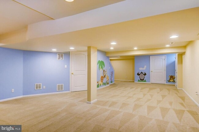 Building Photo - 45 Lockwood Dr