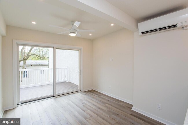 Building Photo - 41 Bridge St