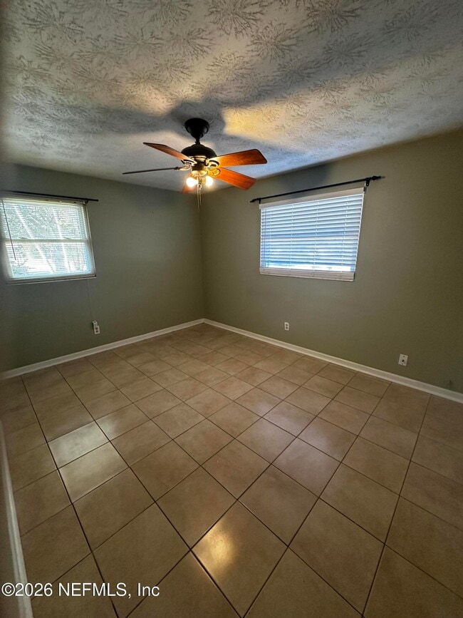 Building Photo - 472 Tara Ln