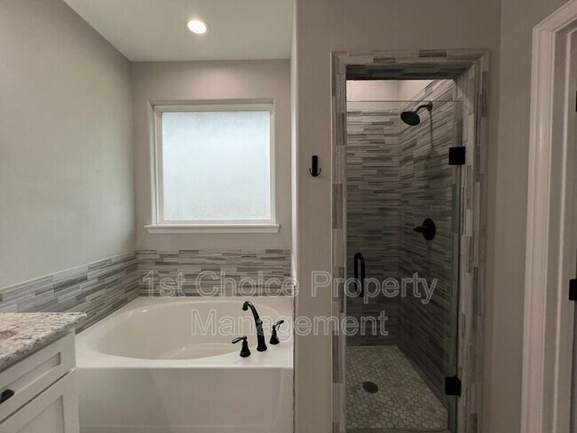 Building Photo - 5413 Harrys Pl