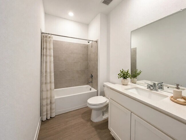 Building Photo - 513 Robin Ct