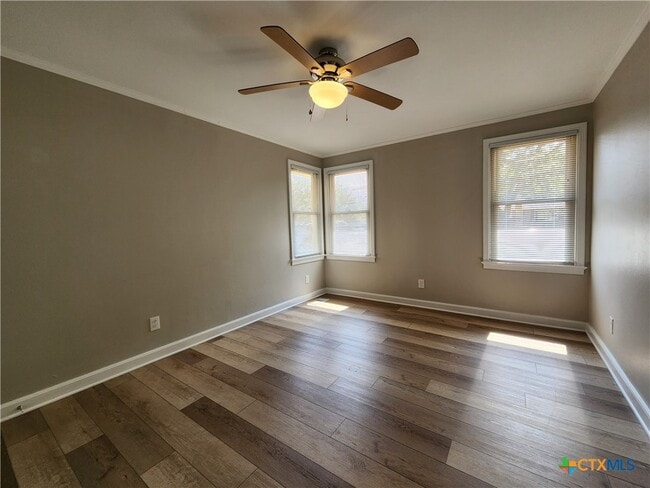 Building Photo - 564 Laurel Ln