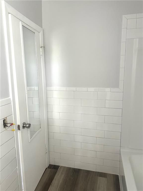 Building Photo - 804 Main St