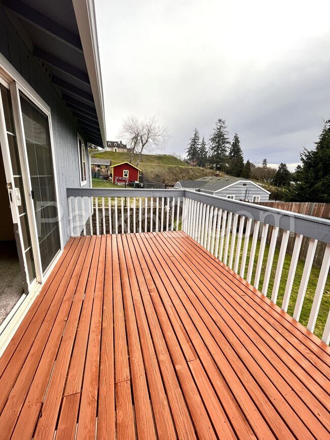 Building Photo - 112 126th St E