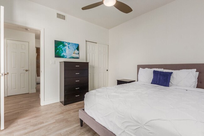 Building Photo - Two bedroom condo