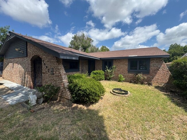 Primary Photo - 5607 NW Beechwood Dr