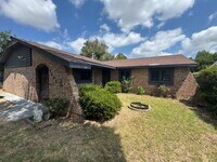 Building Photo - 5607 NW Beechwood Dr
