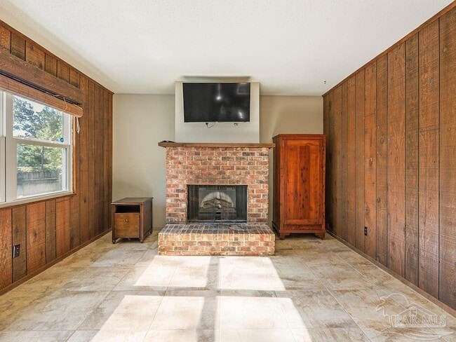 Building Photo - 609 Dog Track Rd