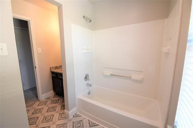 Building Photo - 9328 Warren Dr