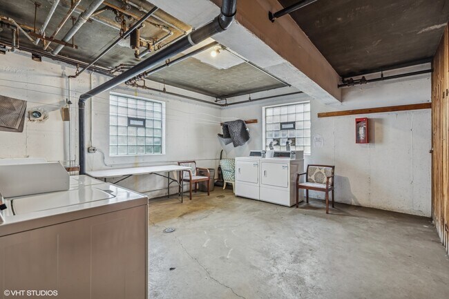 Building Photo - 2040 Sherman Ave