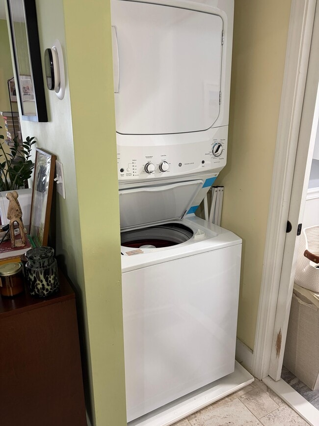 Building Photo - 52 Bolton St