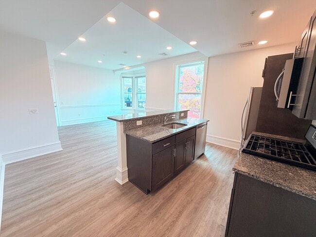 Building Photo - 19 N Duke