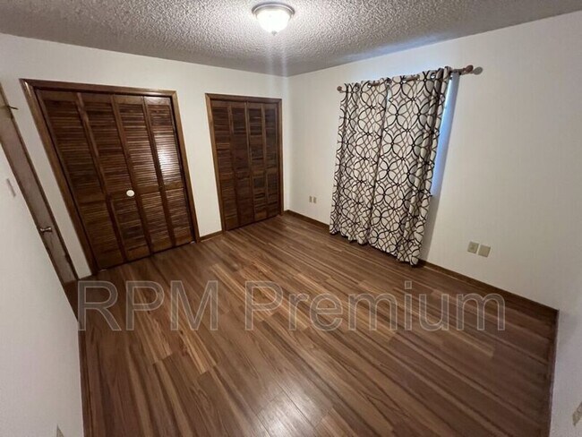 Building Photo - 13936 Cayuga Dr