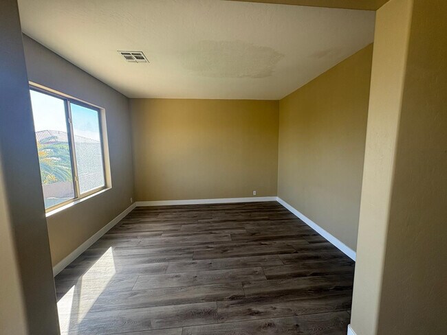 Building Photo - 2245 E Detroit St