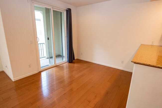 Building Photo - 947 Kestral Way