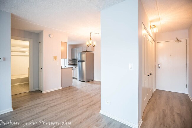 Building Photo - 835 Pearson St