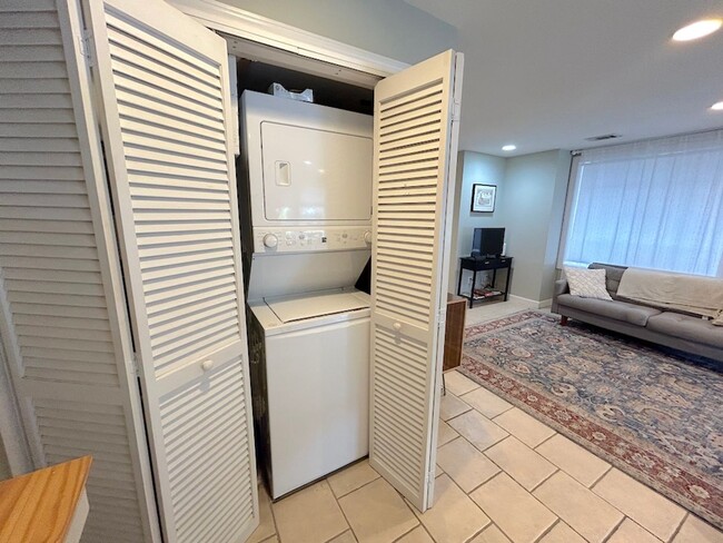 Building Photo - 2 BED | 1 BATH | VICTORIAN DISTRICT