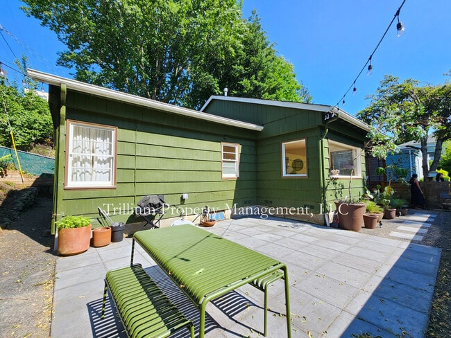 Building Photo - 3206 SW 13th Ave