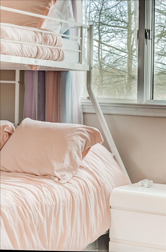 Building Photo - 441 Burlingham Rd