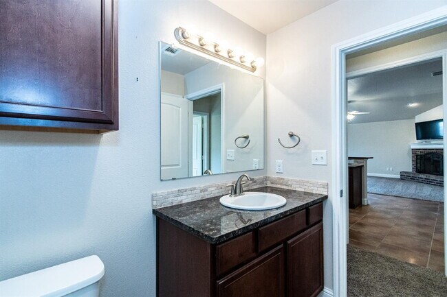 Building Photo - Beautiful open 4/2/2 in Frenship School Di...