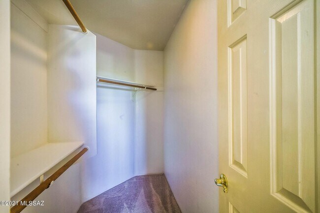 Building Photo - 2421 W Via Di Silvio