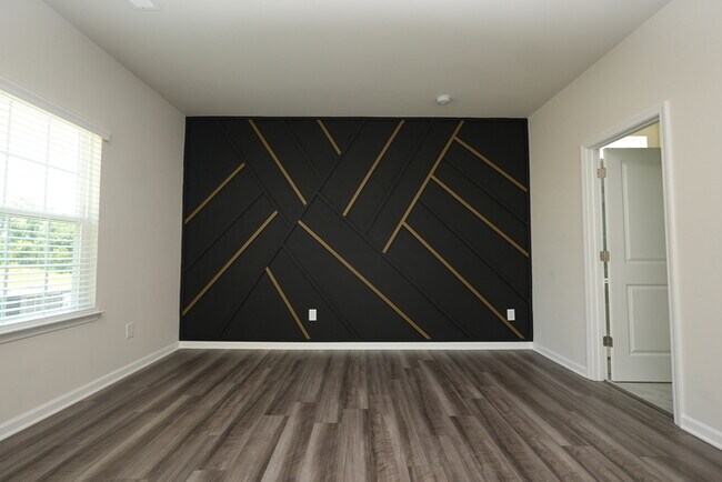 Building Photo - Spacious 4-Bedroom Home with Modern Comforts