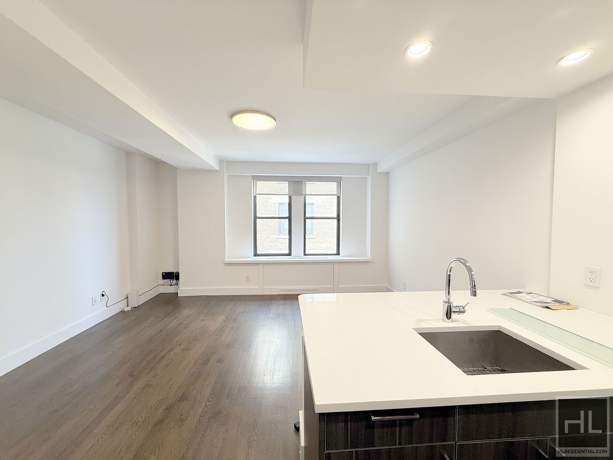 Building Photo - RENT STABILIZE  1 BED 2BATH with washer and dryer - WEST END AVENUE