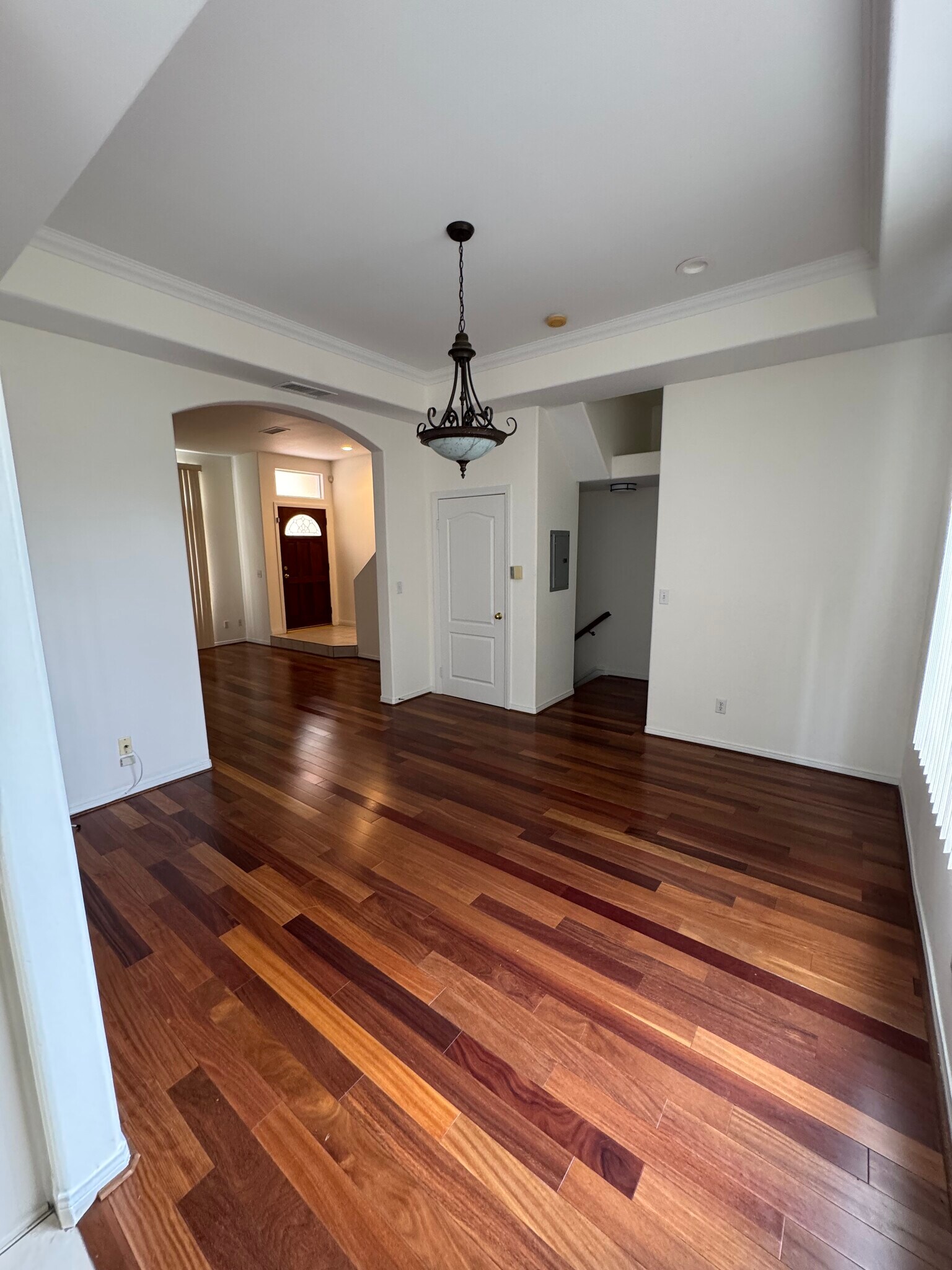 Building Photo - 5242 Vesper Ave