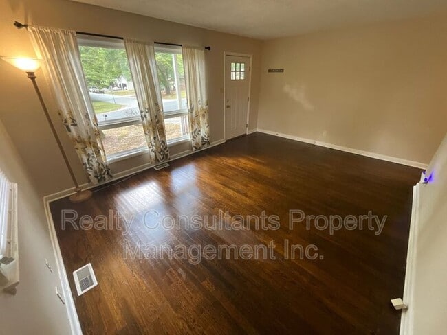 Building Photo - 2706 Wynnewood Dr