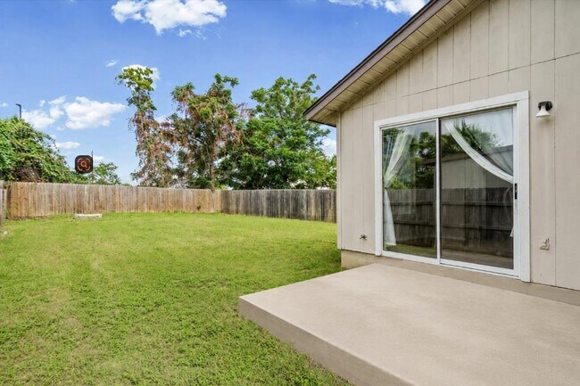 Building Photo - 2423 Byfield Dr