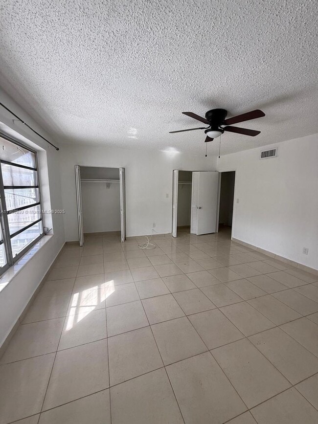 Building Photo - 1630 W 74th St