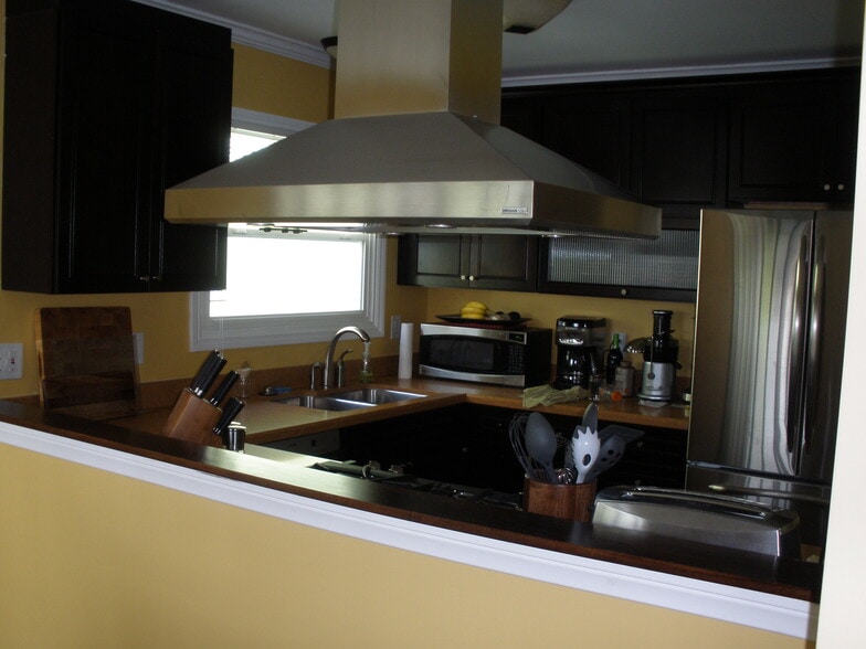 Building Photo - 1334 E 1st St