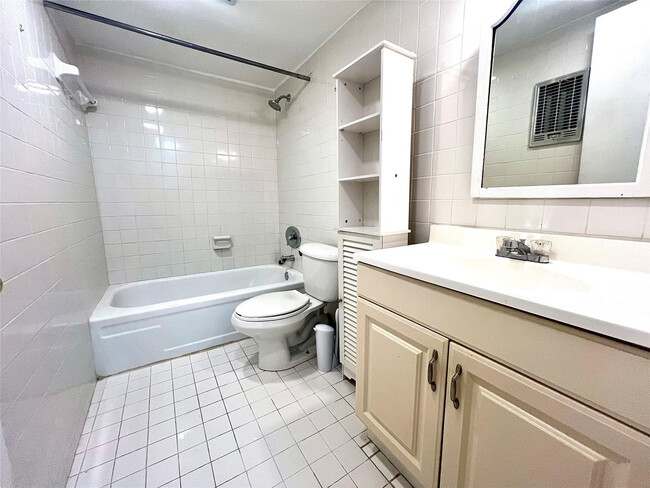 Building Photo - 625 Antioch Ave