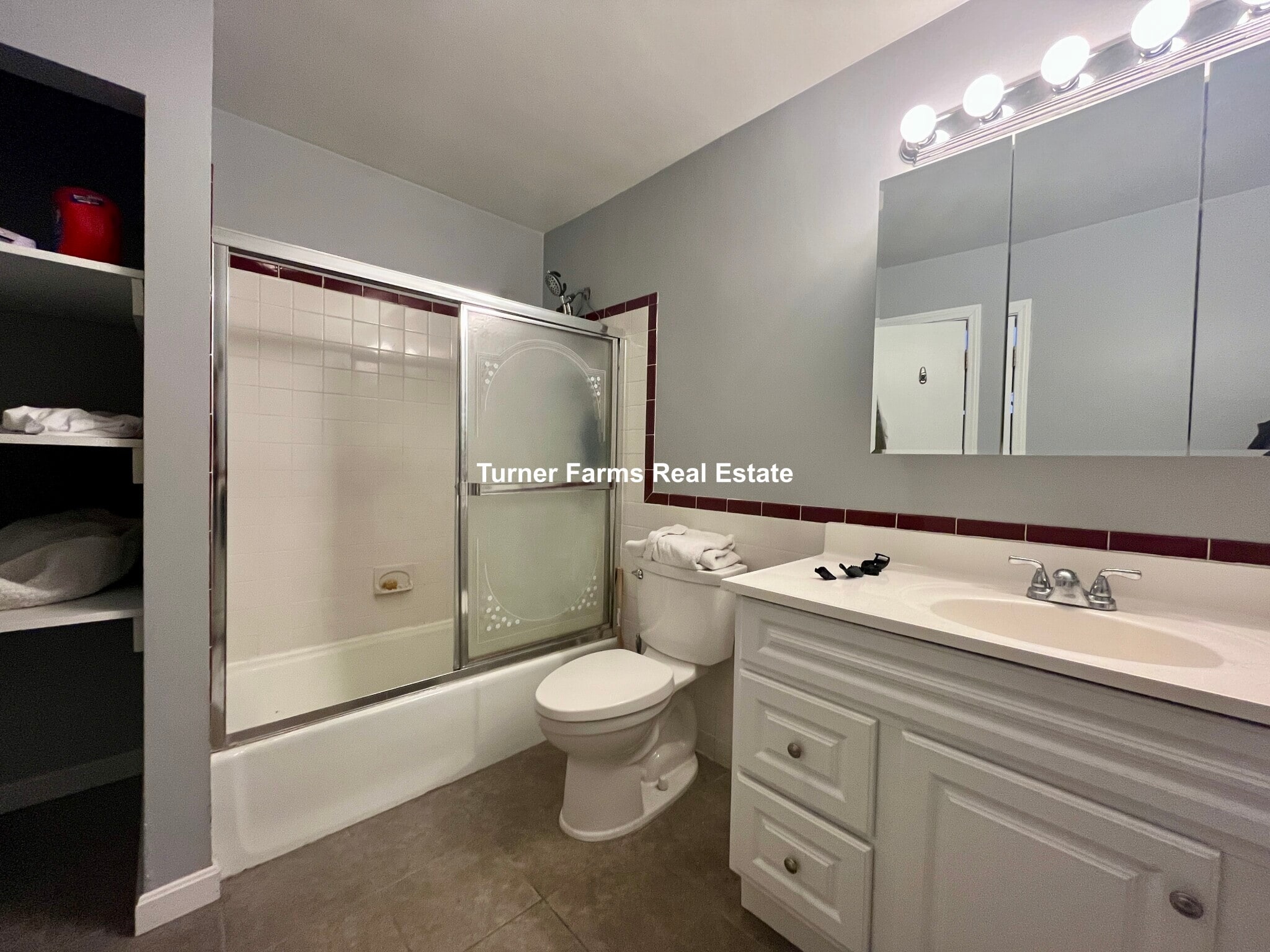 Building Photo - 8 Centre St