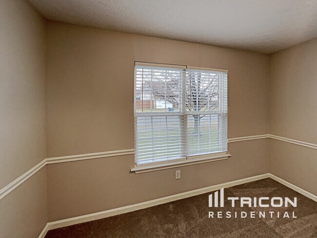 Building Photo - 289 Iris Dr
