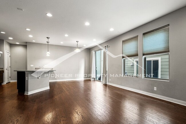 Building Photo - 8485 Redpoint Way