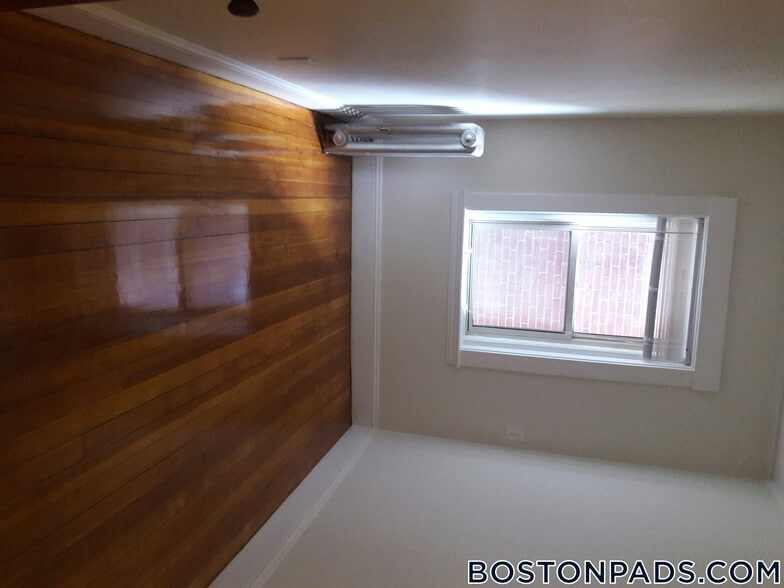 Building Photo - 163 Summer St