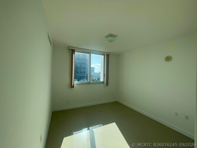 Building Photo - 1755 E Hallandale Beach Blvd