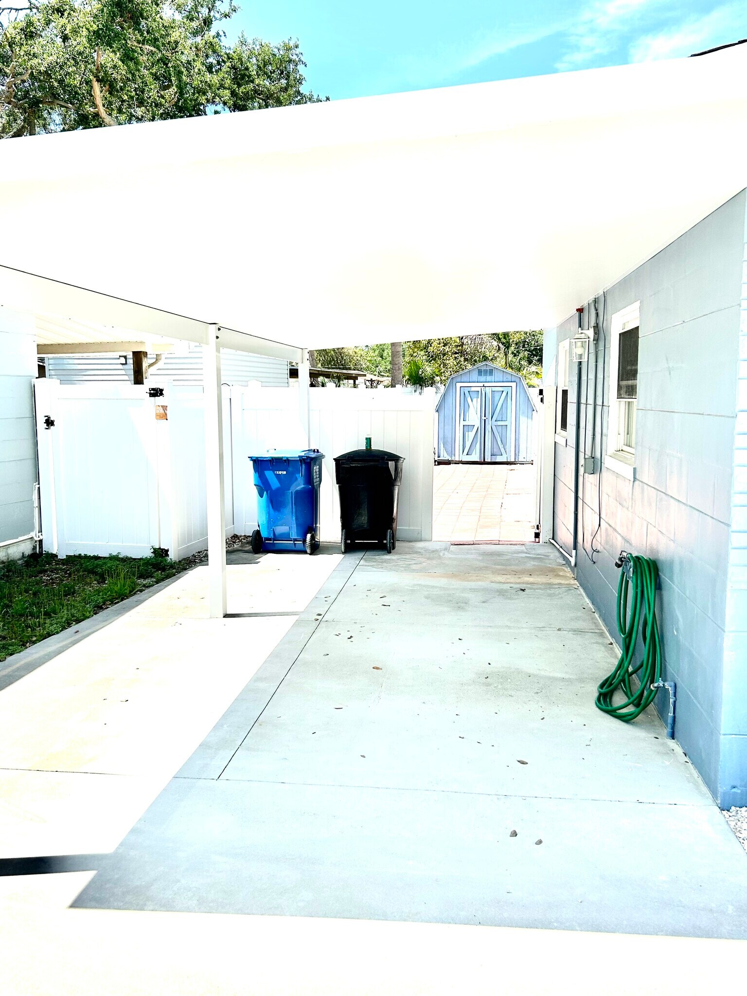 Building Photo - 3318 Boca Ciega Dr N