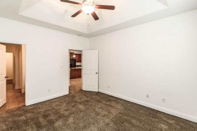 Building Photo - 334 High Meadows Pl