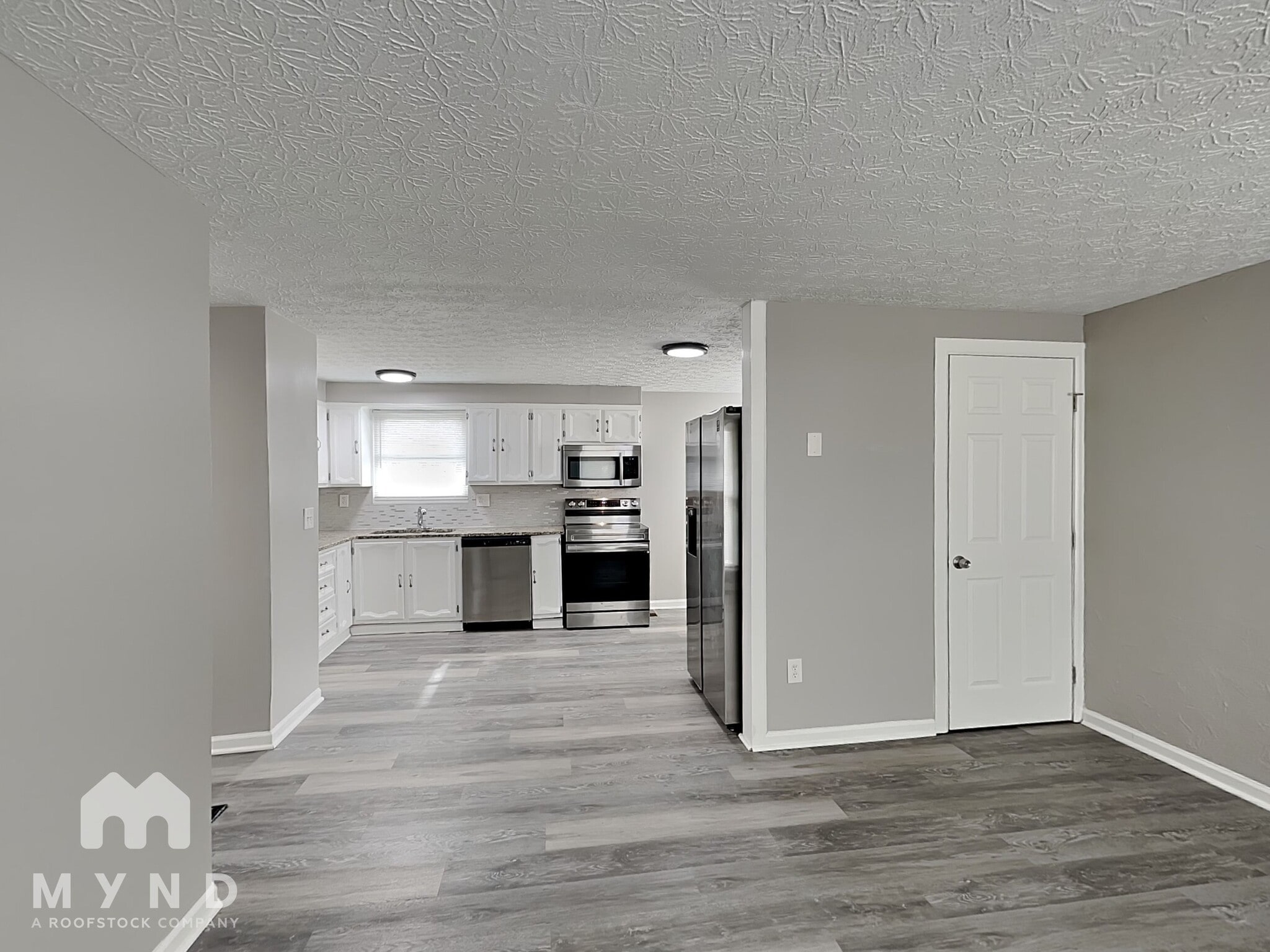 Building Photo - 6200 Maple Canyon Ave