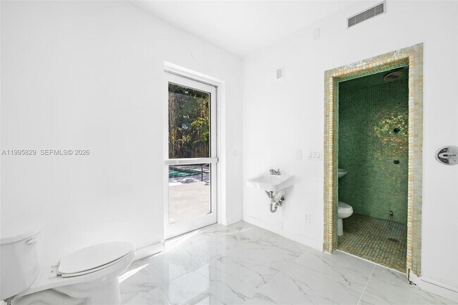 Building Photo - 1545 Meridian Ave