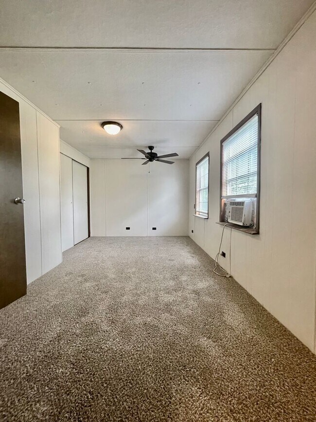 Building Photo - Spacious updated 3 bedroom, 2 bathroom hom...