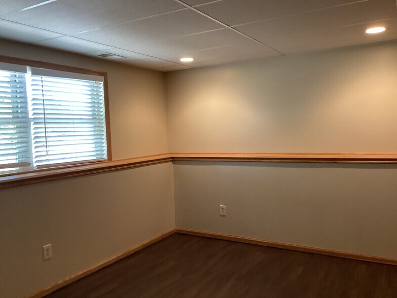 Building Photo - 204 Inverness Trl