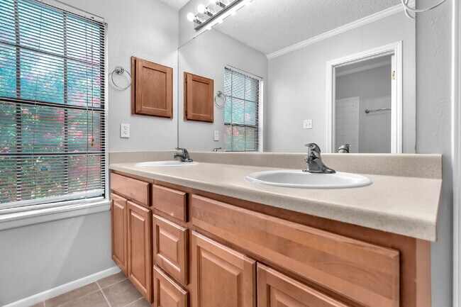 Building Photo - Where Comfort Meets Everyday Luxury!